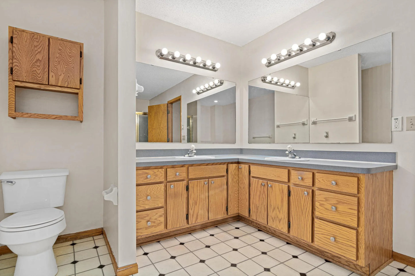 1049 Aston Circle, Burnsville, MN 55337
