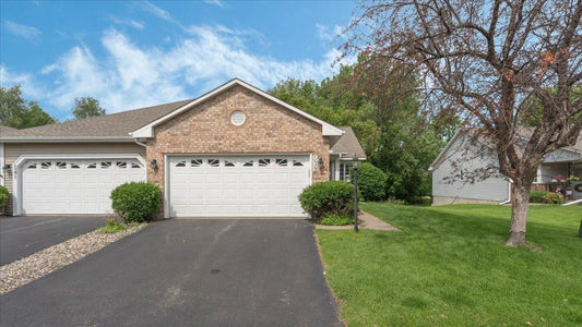 539 Deer Ridge Lane, Maplewood, MN 55119