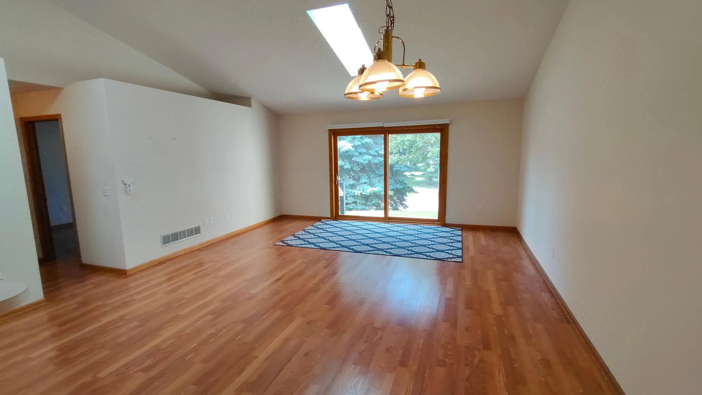 514 Deer Ridge Lane, Maplewood, MN 55119