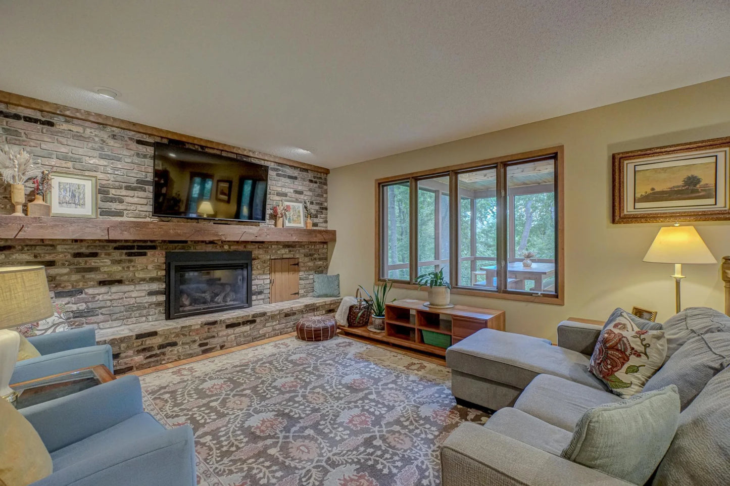 44 Deep Lake Road, North Oaks, MN 55127