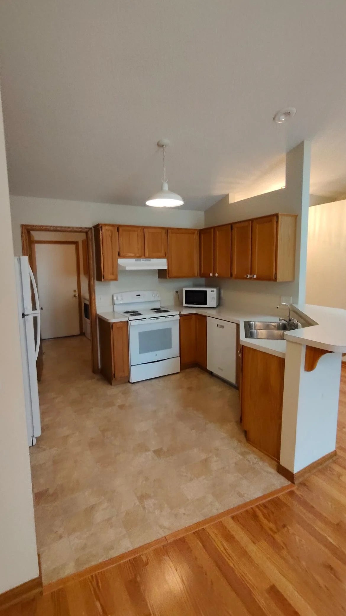 514 Deer Ridge Lane, Maplewood, MN 55119