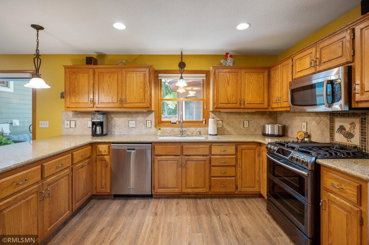138 Dahlia Street, Mahtomedi, MN 55115