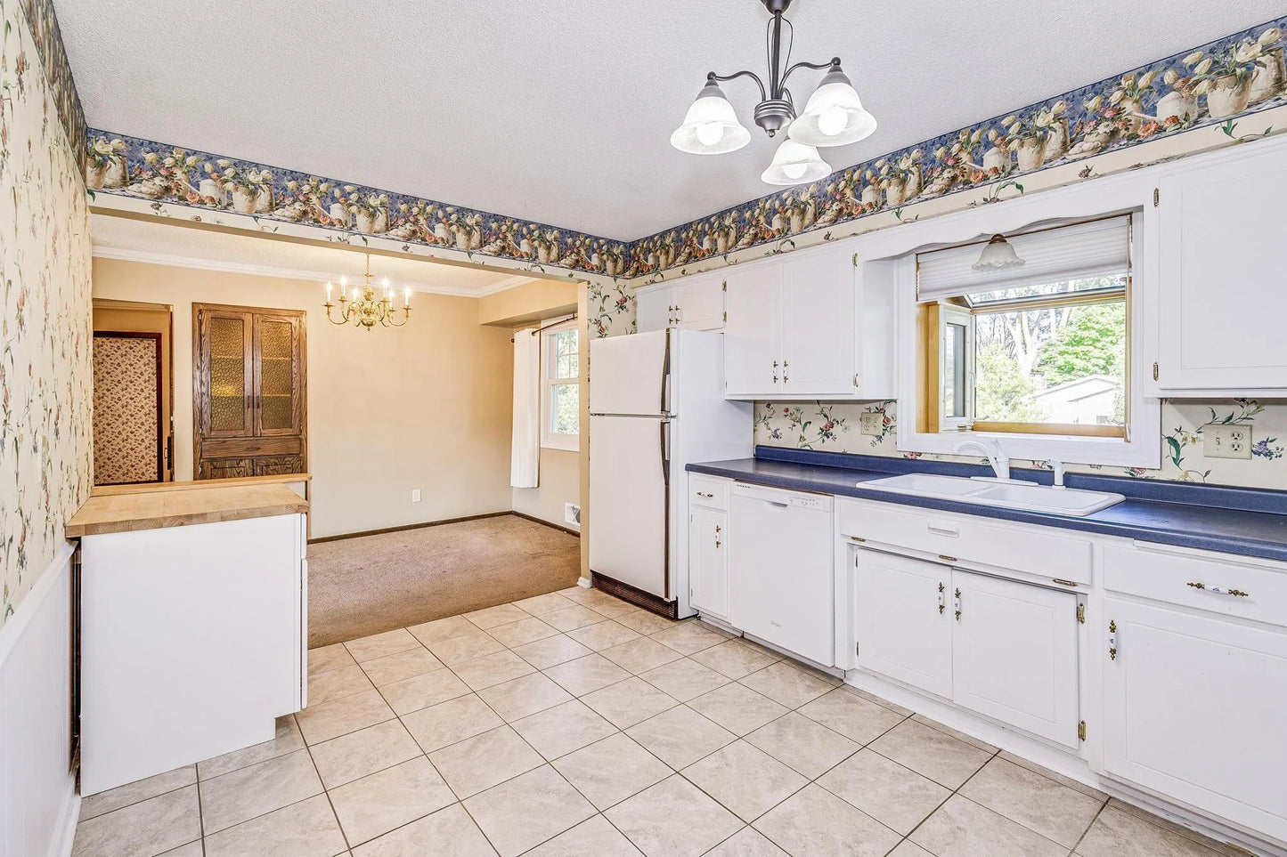 4244 Mcmenemy Street, Vadnais Heights, MN 55127