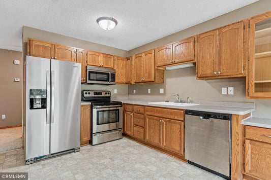 4923 Grenwich Place, Oakdale, MN 55128