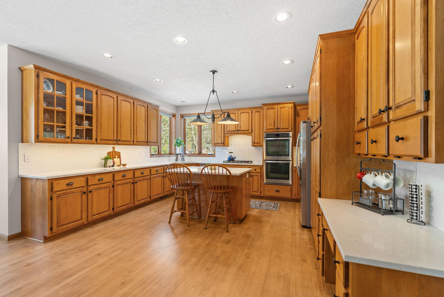 1480 Knob Hill Lane, Chanhassen, MN 55331