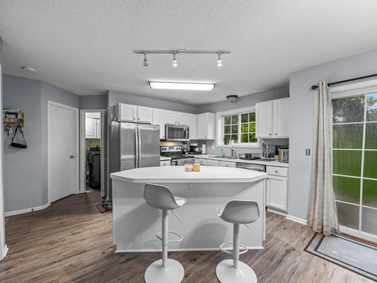 597 Mission Hills Way, Chanhassen, MN 55317