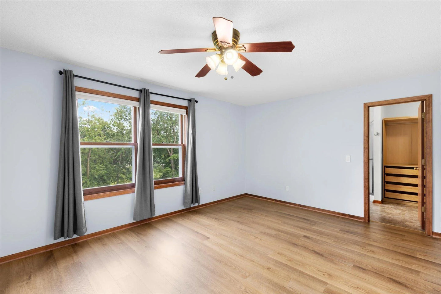 606 Sterling Street, Maplewood, MN 55119