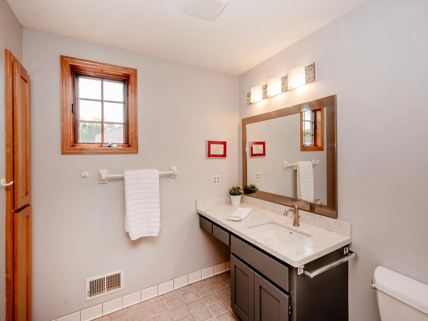 1407 Midway Parkway, Saint Paul, MN 55108