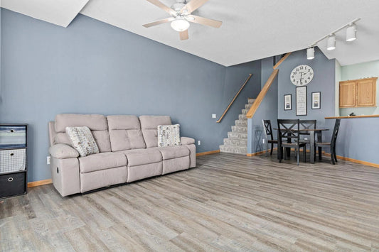 422 Hickory Lane, Oakdale, MN 55128