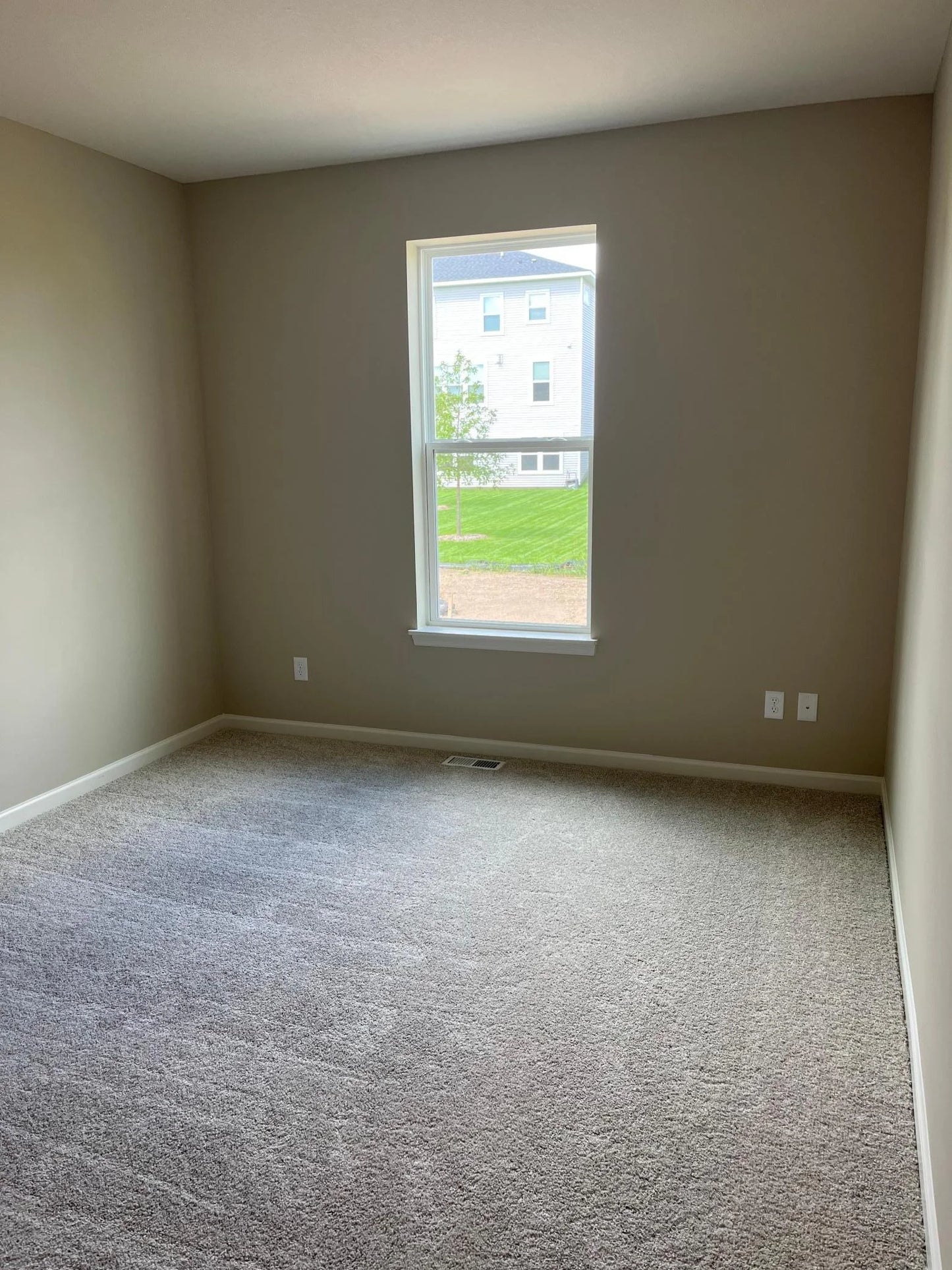 10374 Mcgregor Boulevard, Woodbury, MN 55129