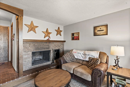 6085 Lincoln Drive, Edina, MN 55436