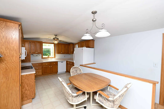 4760 Vine Hill Road, Deephaven, MN 55331