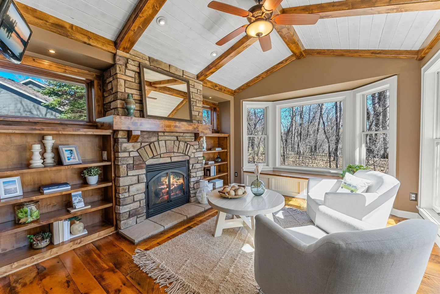 2408 Hunter Drive, Chanhassen, MN 55317