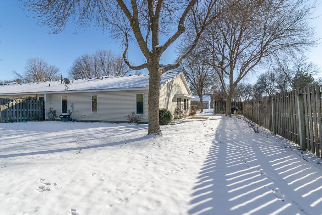 10 Ottawa Street, Le Center, MN 56057