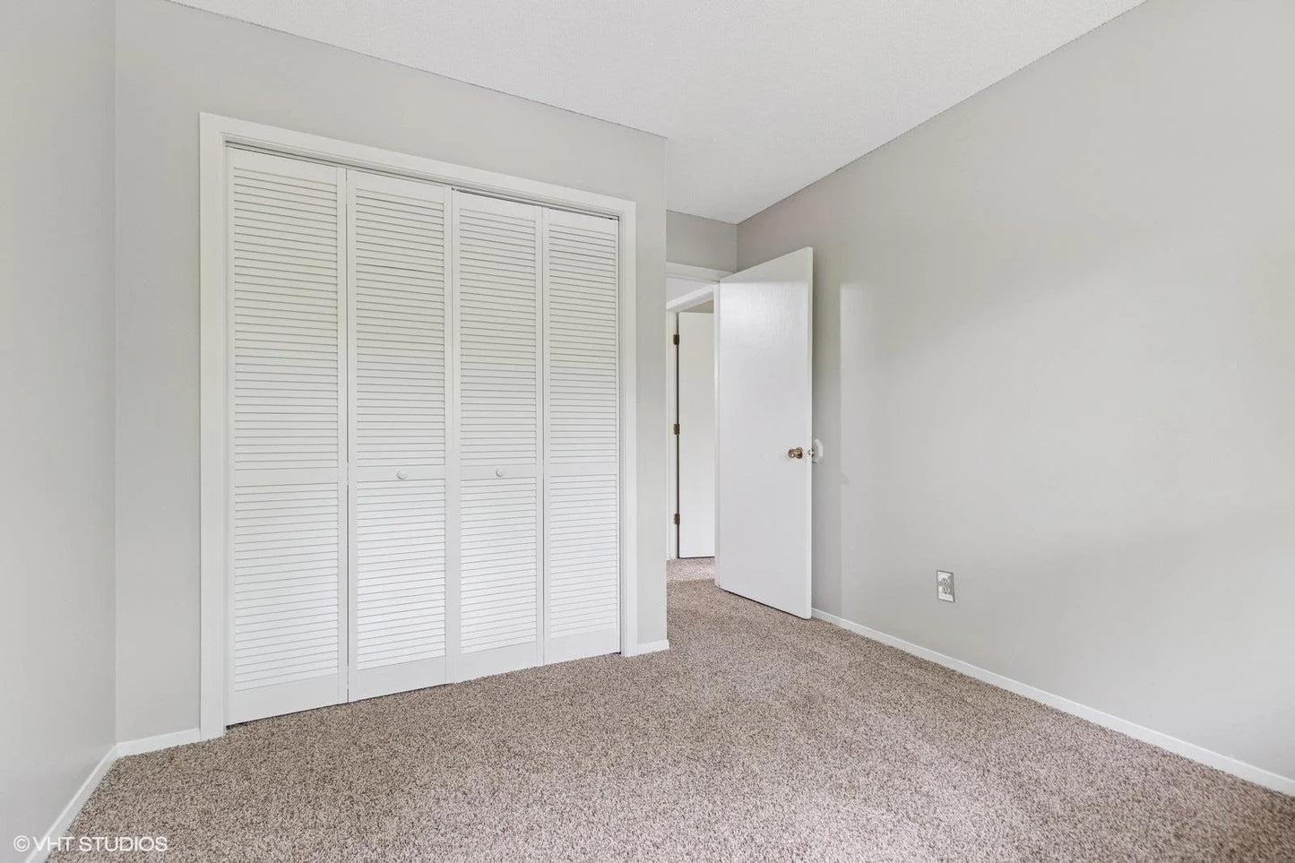 510 Shadyside Circle, Hopkins, MN 55343