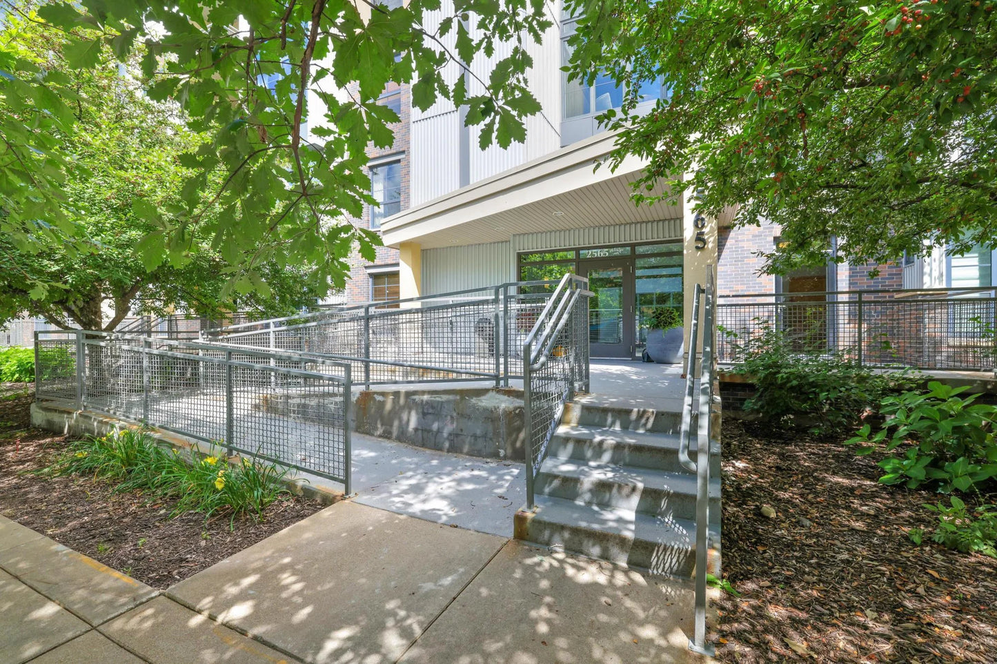 2565 Franklin Avenue, Saint Paul, MN 55114