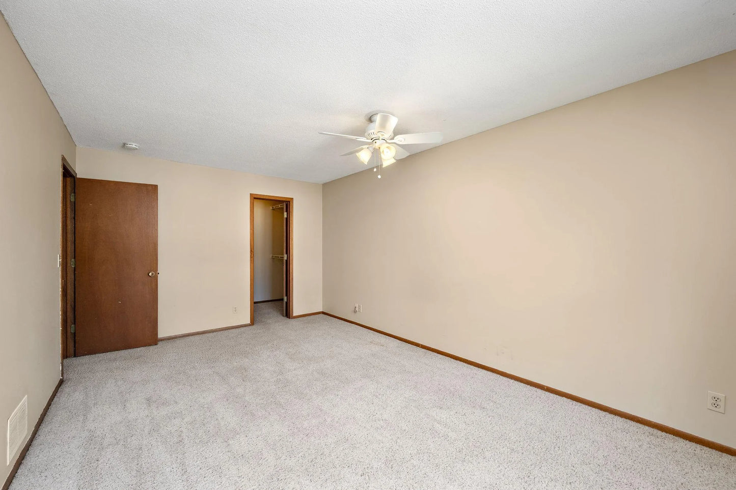 10372 Balsam Lane, Eden Prairie, MN 55347