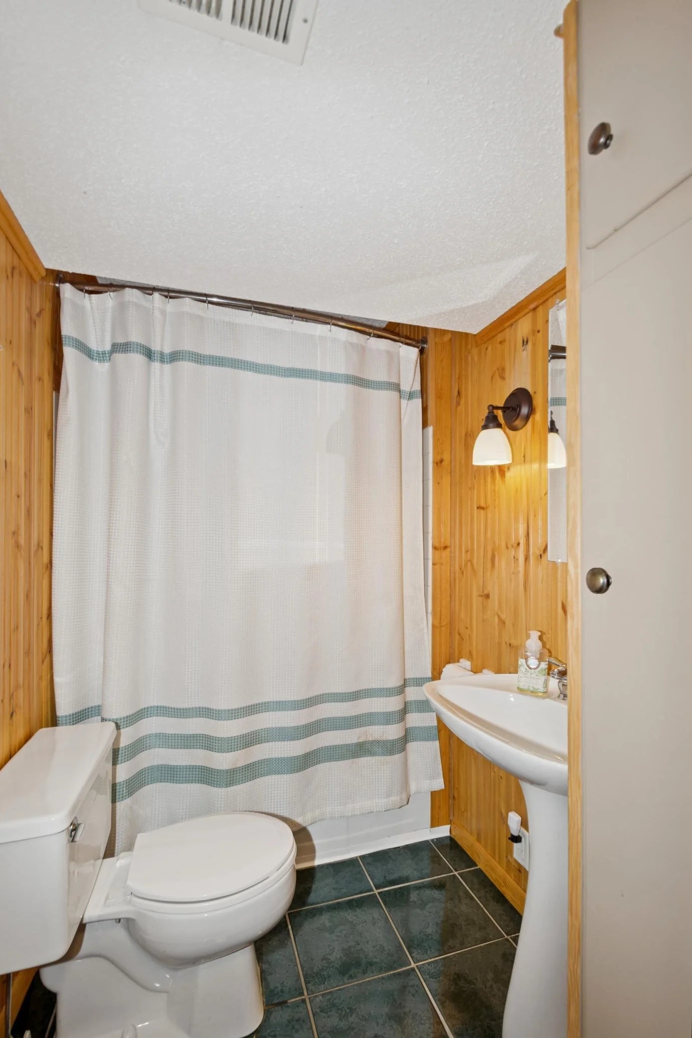 4590 Merrywood Lane, Excelsior, MN 55331