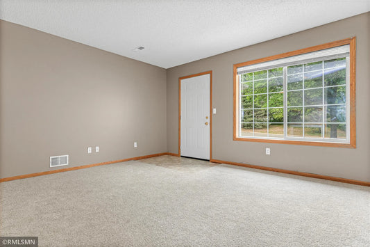 4923 Grenwich Place, Oakdale, MN 55128