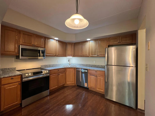 2485 Londin Lane, Maplewood, MN 55119
