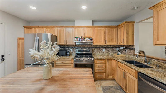 539 Deer Ridge Lane, Maplewood, MN 55119