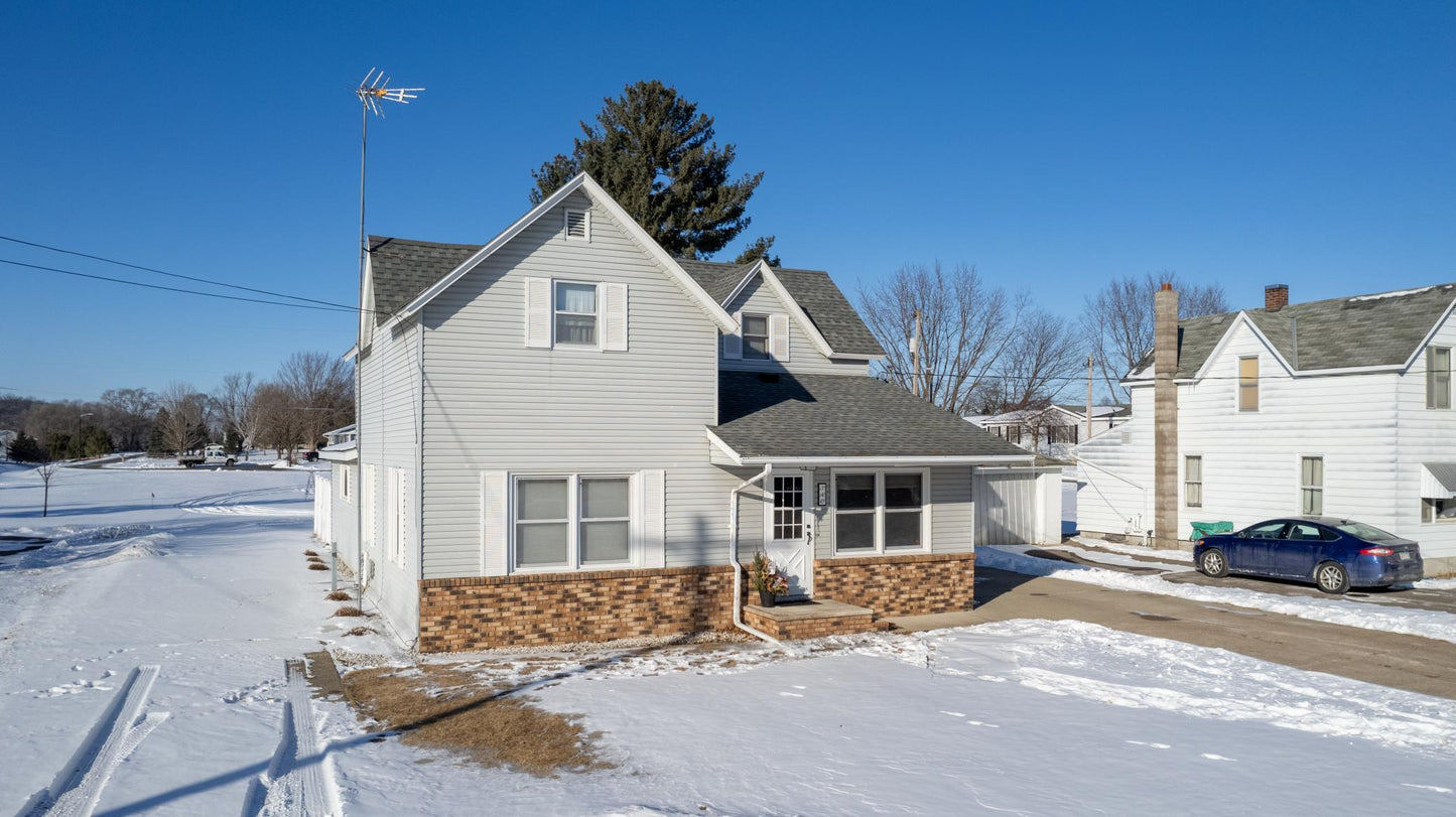 140 Winona Avenue, Kellogg, MN 55945