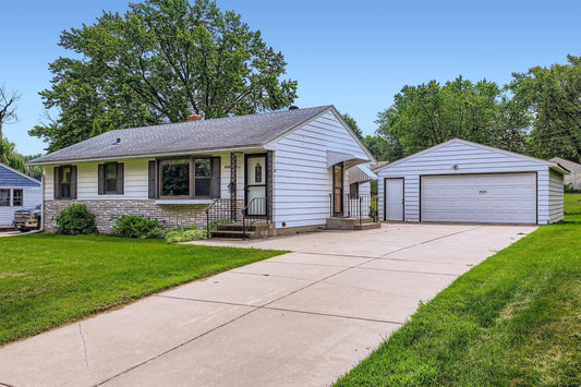 2524 Mayer Lane, Maplewood, MN 55119