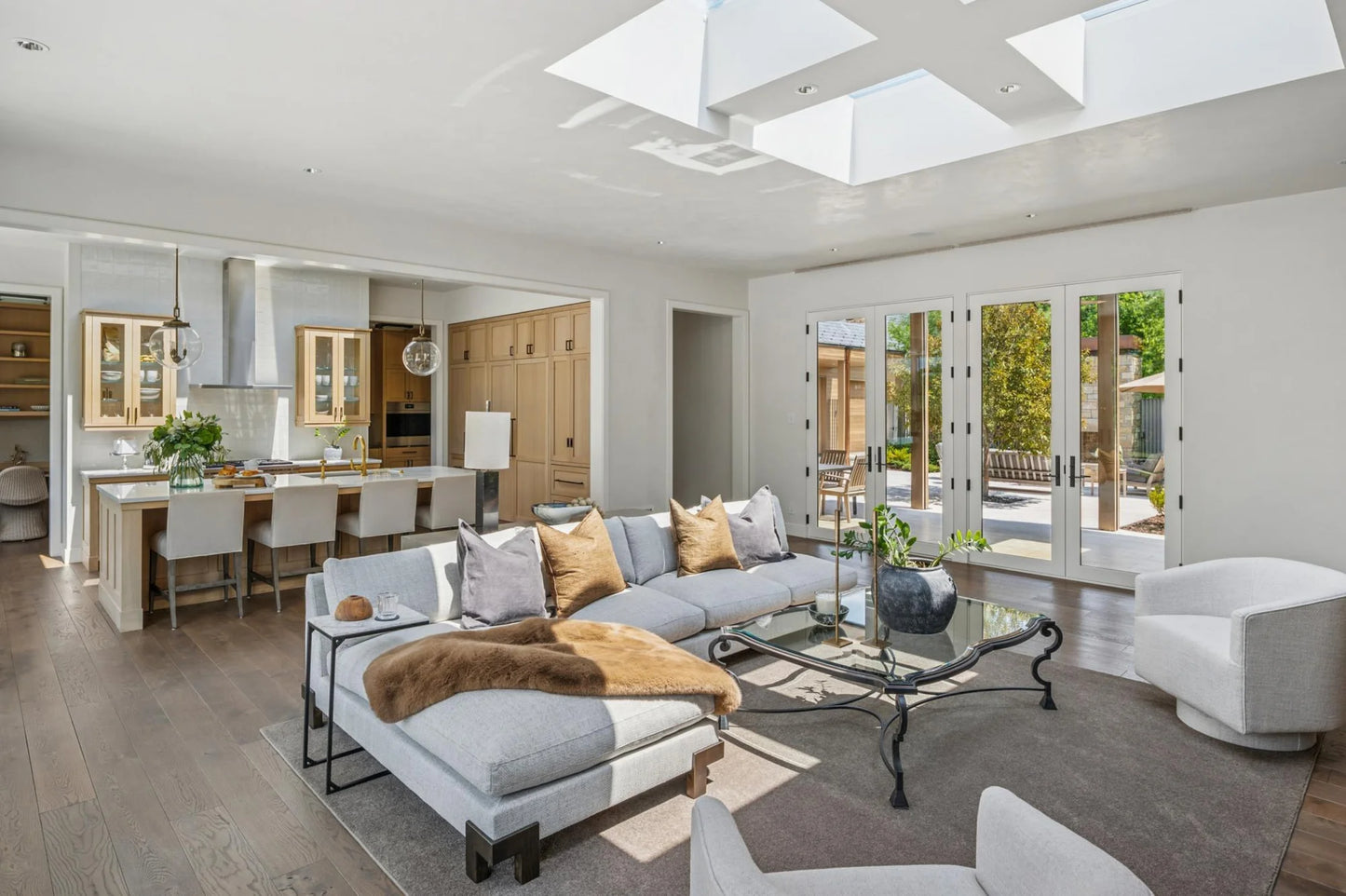 2505 Lake Of The Isles Parkway, Minneapolis, MN 55405