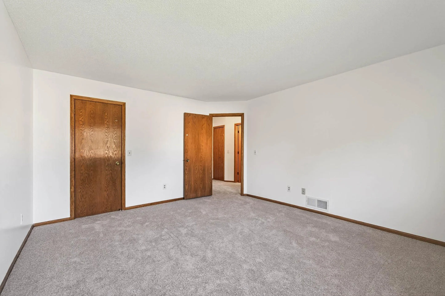 4284 Parkview Court, Vadnais Heights, MN 55127