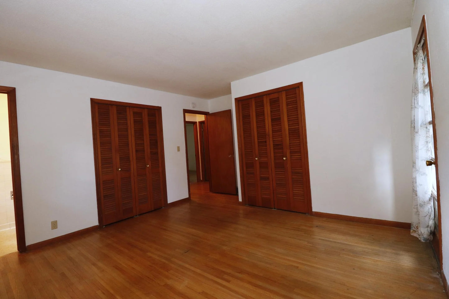 5043 Overlook Circle, Bloomington, MN 55437