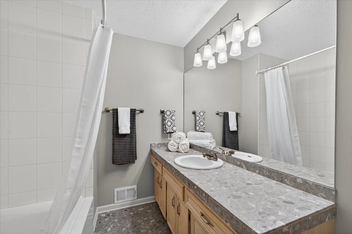5392 Old Shakopee Circle, Bloomington, MN 55437