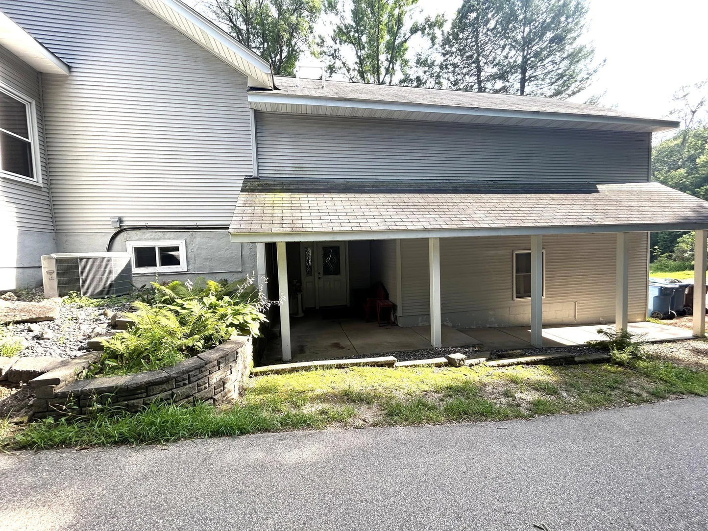 4760 Vine Hill Road, Deephaven, MN 55331