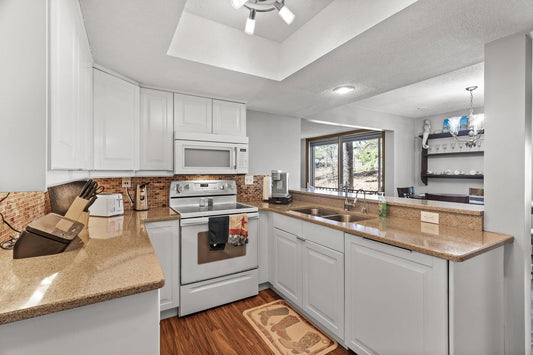 6085 Lincoln Drive, Edina, MN 55436