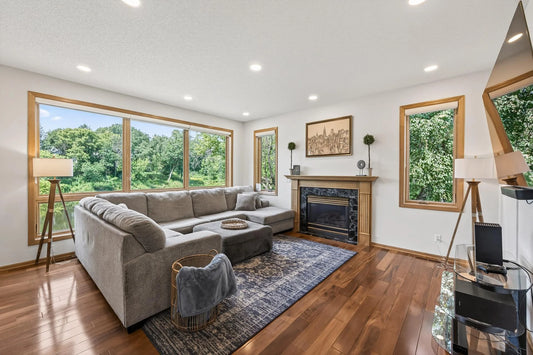 2545 Hillwood Drive, Maplewood, MN 55119