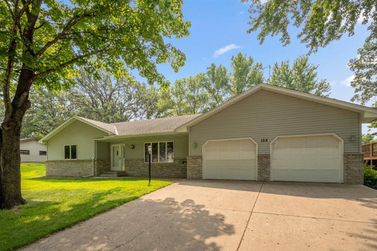 105 Knollwood Street, Annandale, MN 55302
