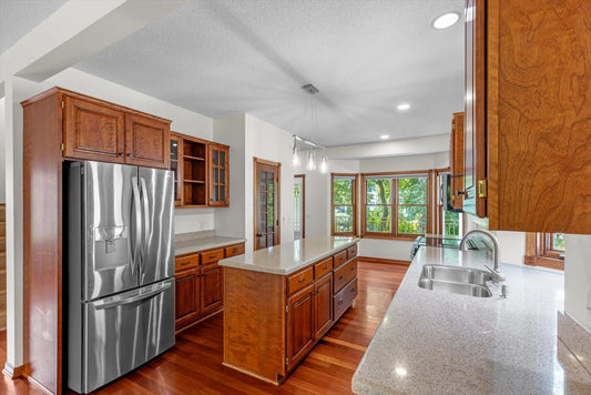 606 Sterling Street, Maplewood, MN 55119