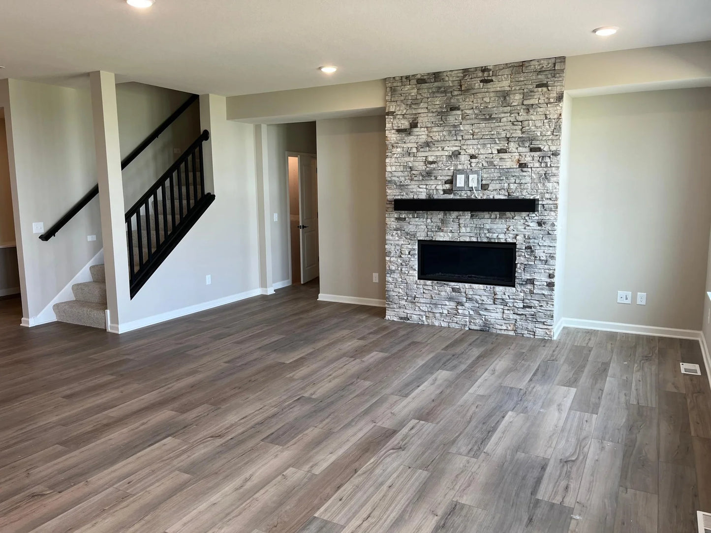 10374 Mcgregor Boulevard, Woodbury, MN 55129