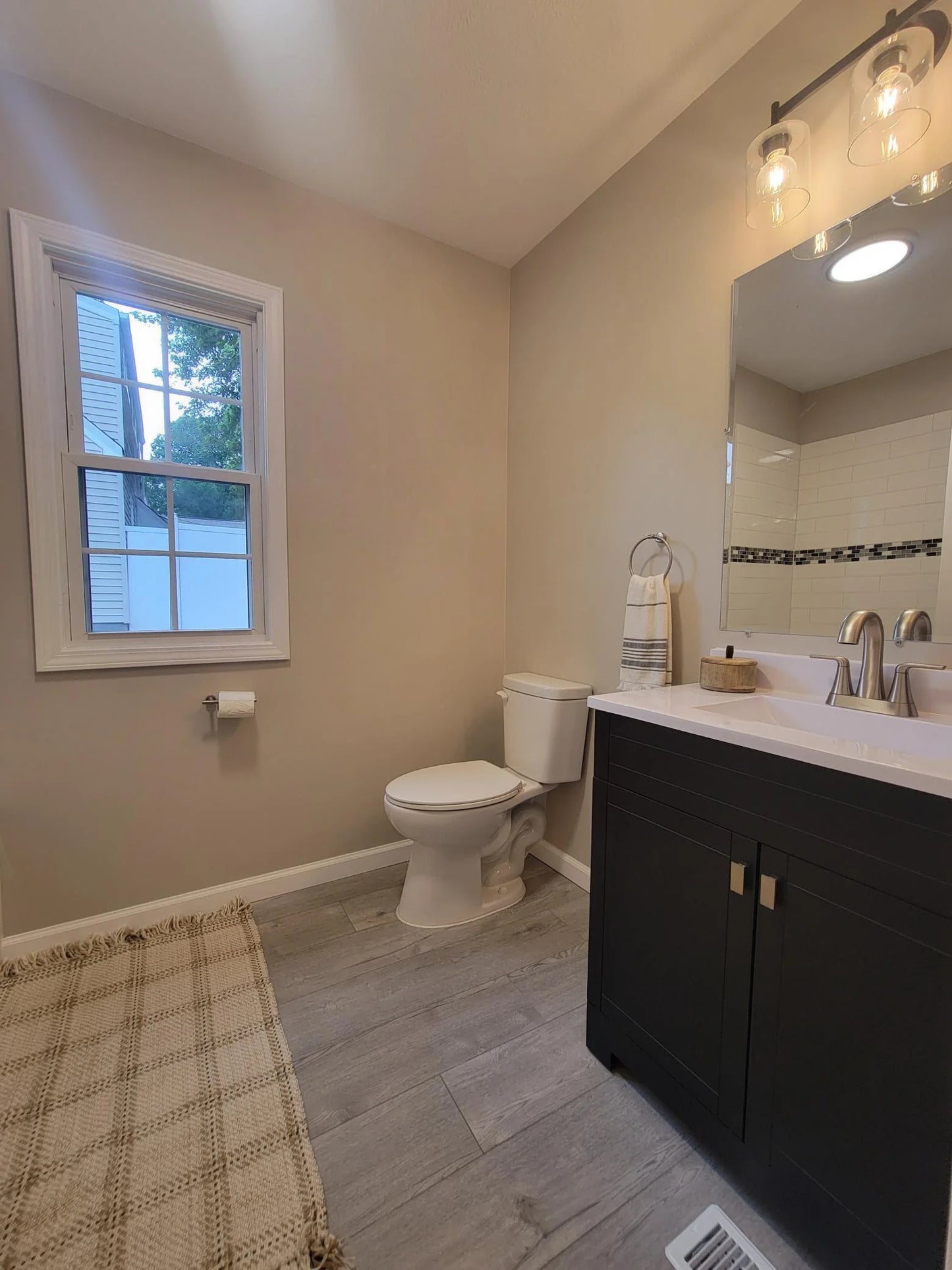 4240 Lake Road Avenue, Robbinsdale, MN 55422
