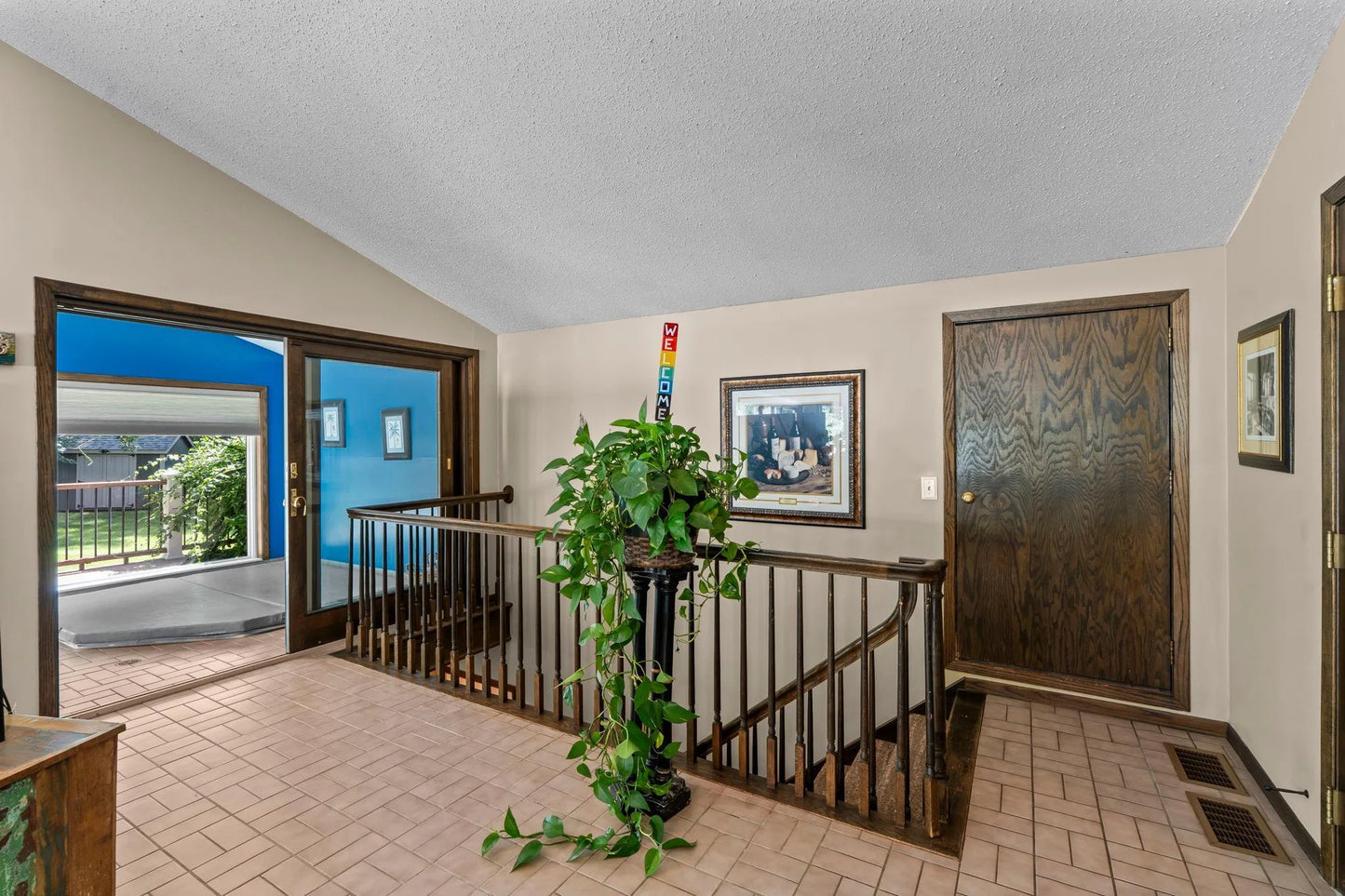 4530 Oak Leaf Drive, Vadnais Heights, MN 55127