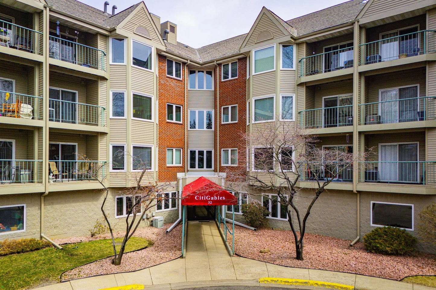 32 11th Avenue, Hopkins, MN 55343