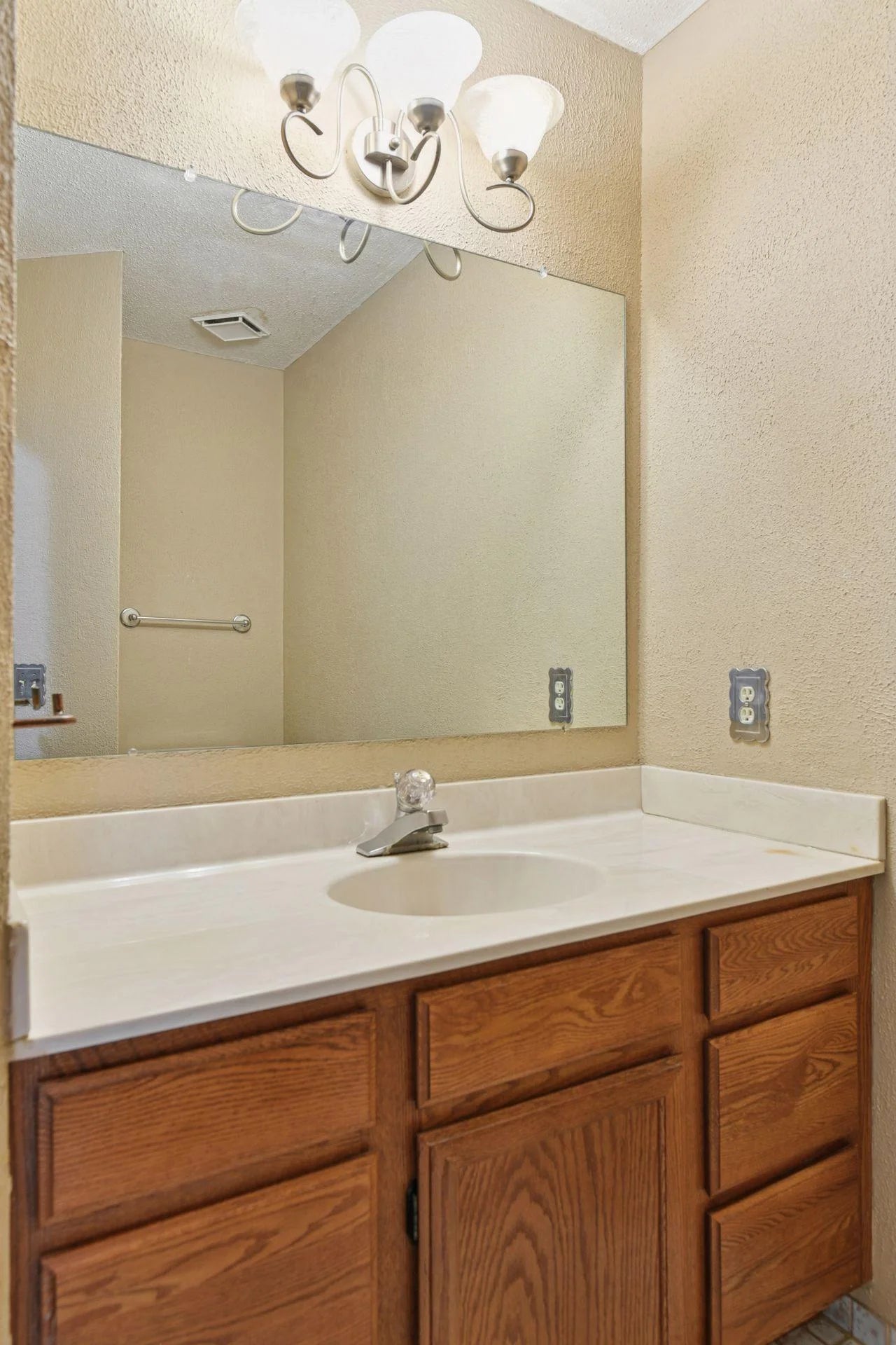 10246 Lee Drive, Eden Prairie, MN 55347