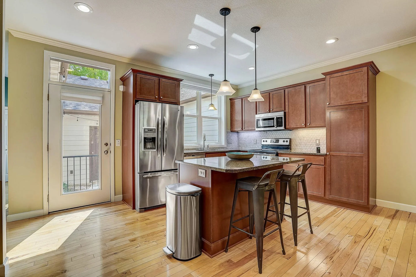 48 125th Street, Burnsville, MN 55337