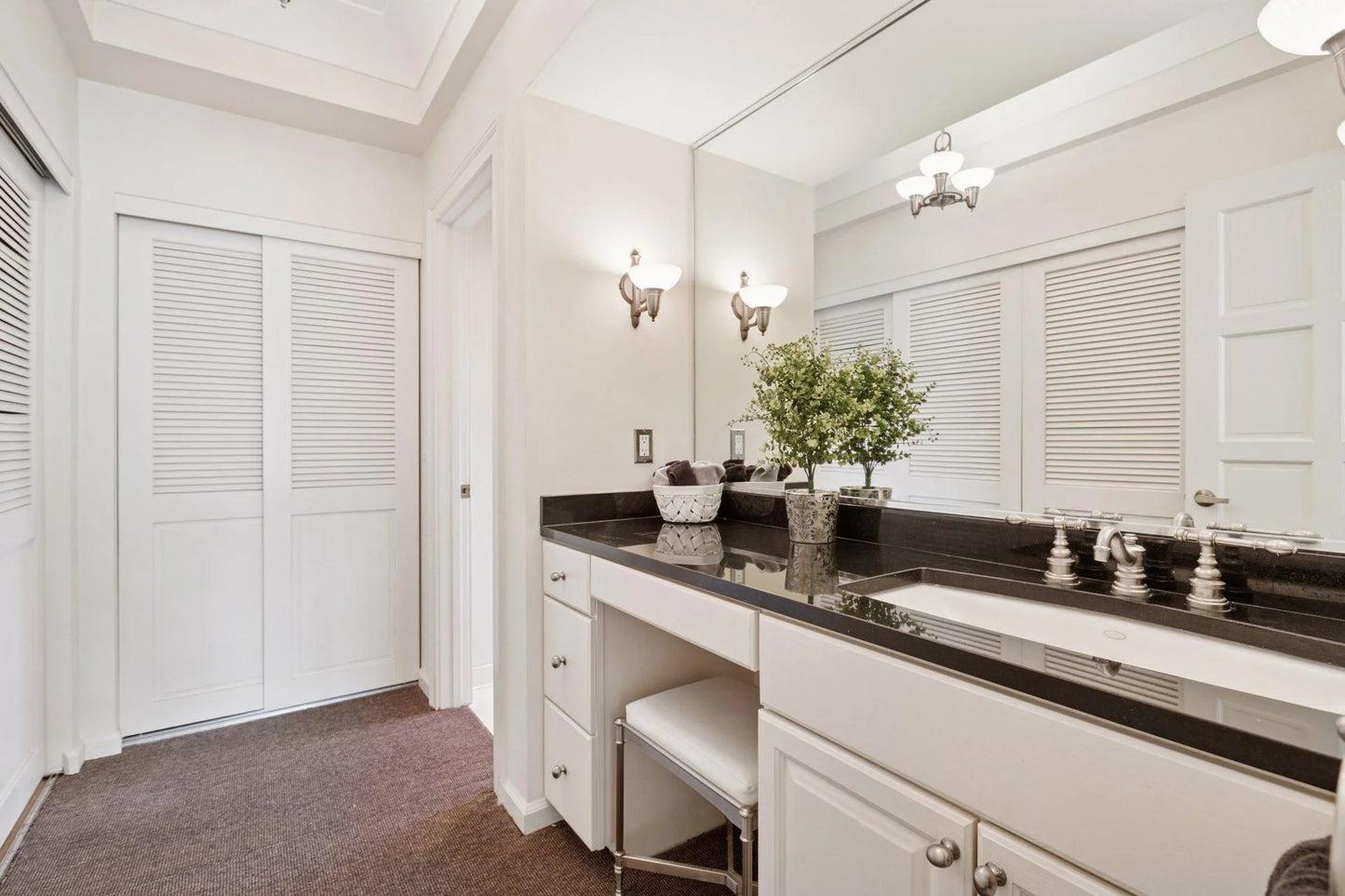 1235 Yale Place, Minneapolis, MN 55403