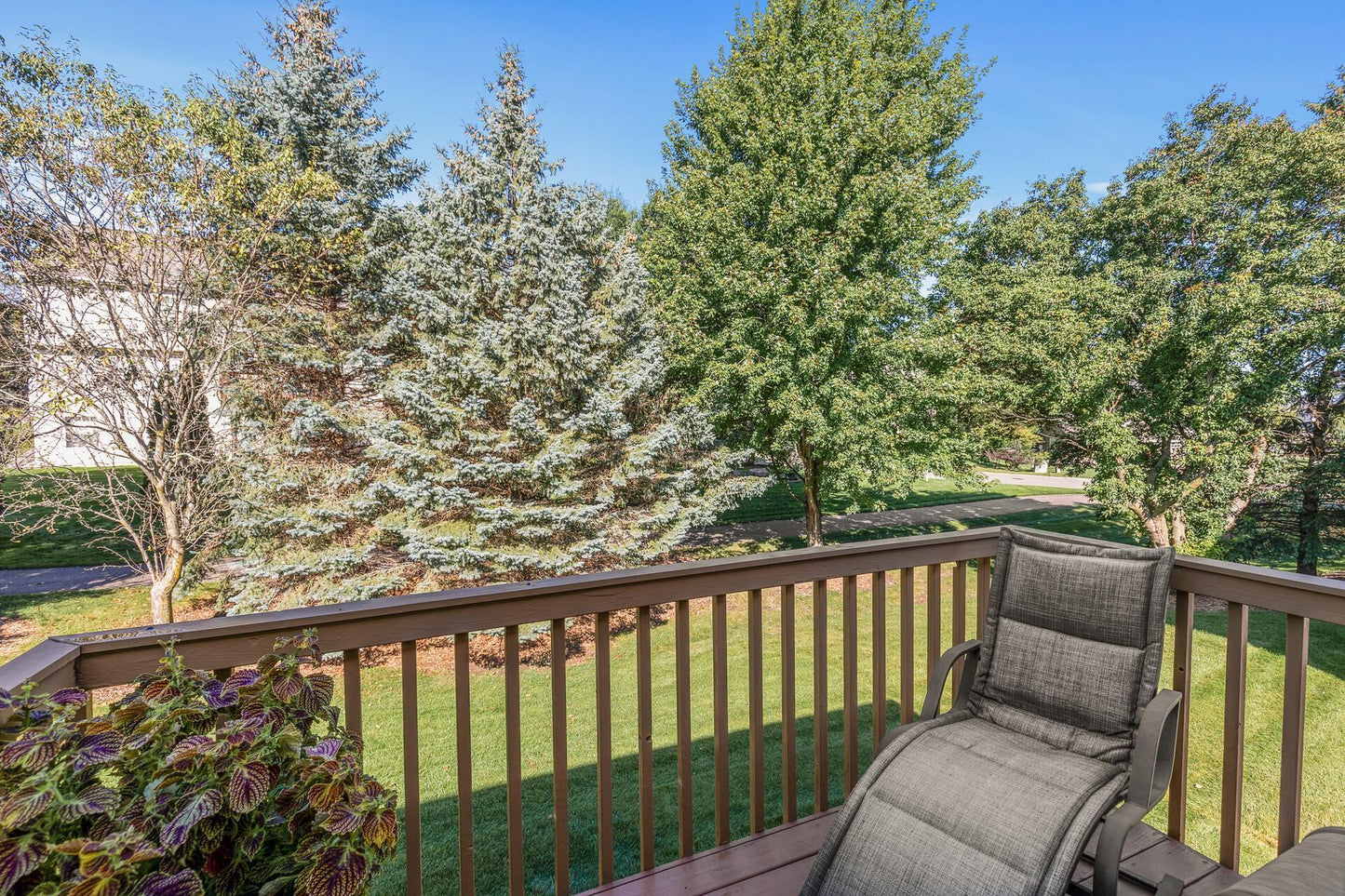 2651 Oak Ridge Trail, Woodbury, MN 55125