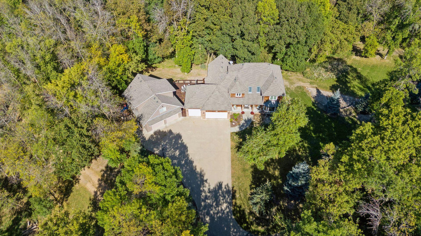 1811 Lake Lucy Lane, Chanhassen, MN 55331