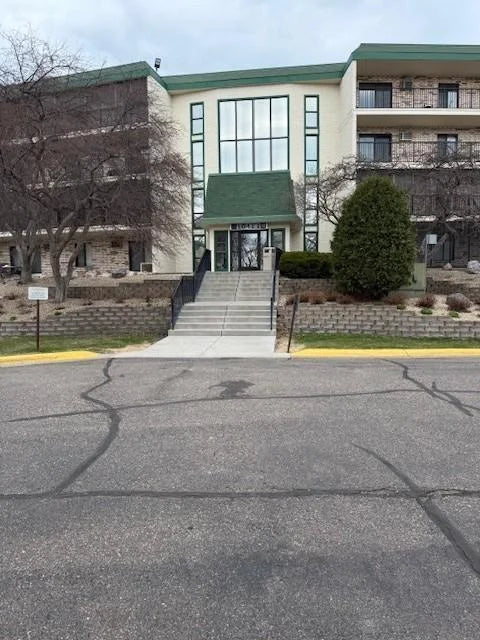 10411 Cedar Lake Road, Minnetonka, MN 55305