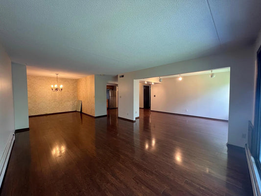 2485 Londin Lane, Maplewood, MN 55119