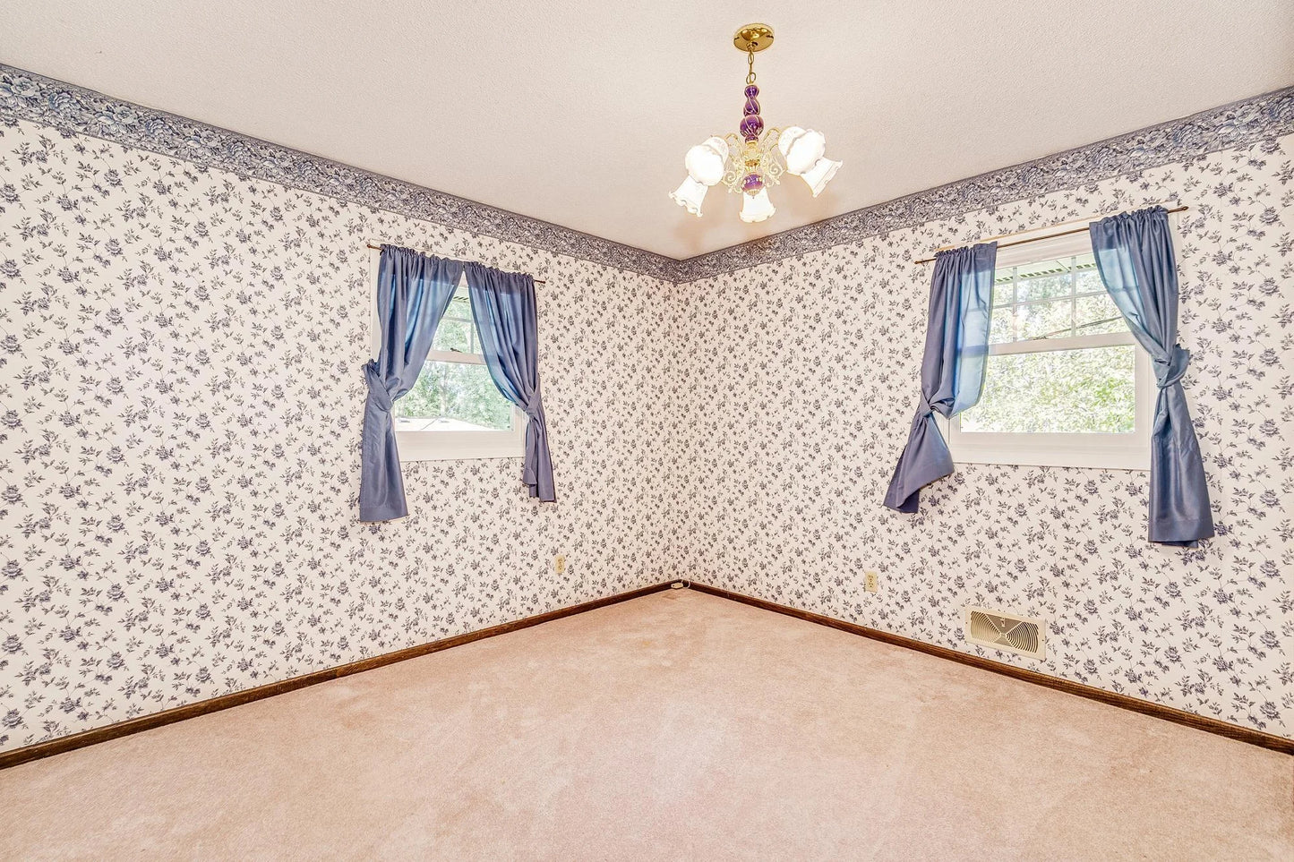 4244 Mcmenemy Street, Vadnais Heights, MN 55127