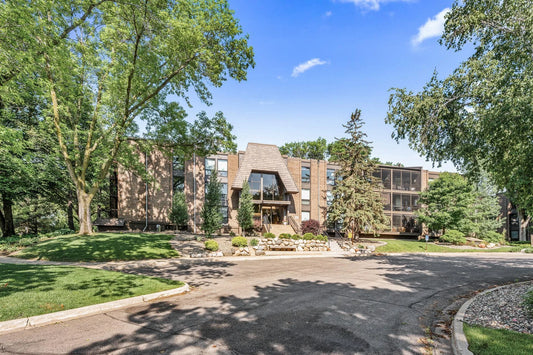 6075 Lincoln Drive, Edina, MN 55436