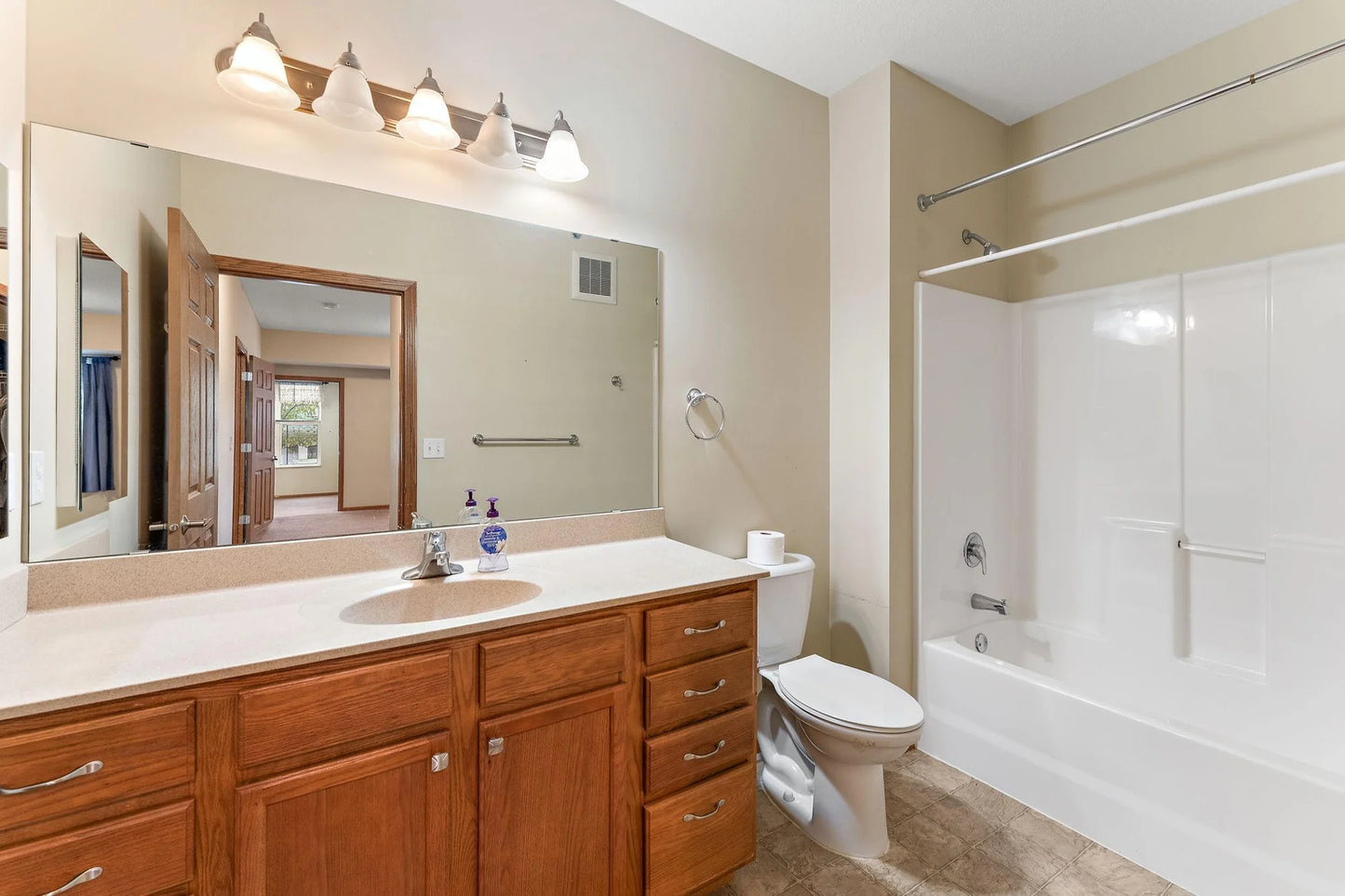 601 LeVander Way, South Saint Paul, MN 55075